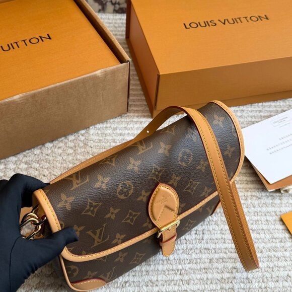 LOUIS VUITTON Monogram Diane Satchel Shoulder Bag Purse Crossbody - Picture 8 of 9